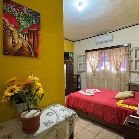 Casa Maya Itza Flores Buitenkant foto