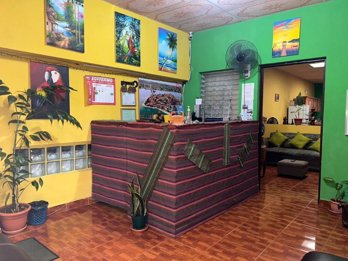 Casa Maya Itza Flores Buitenkant foto