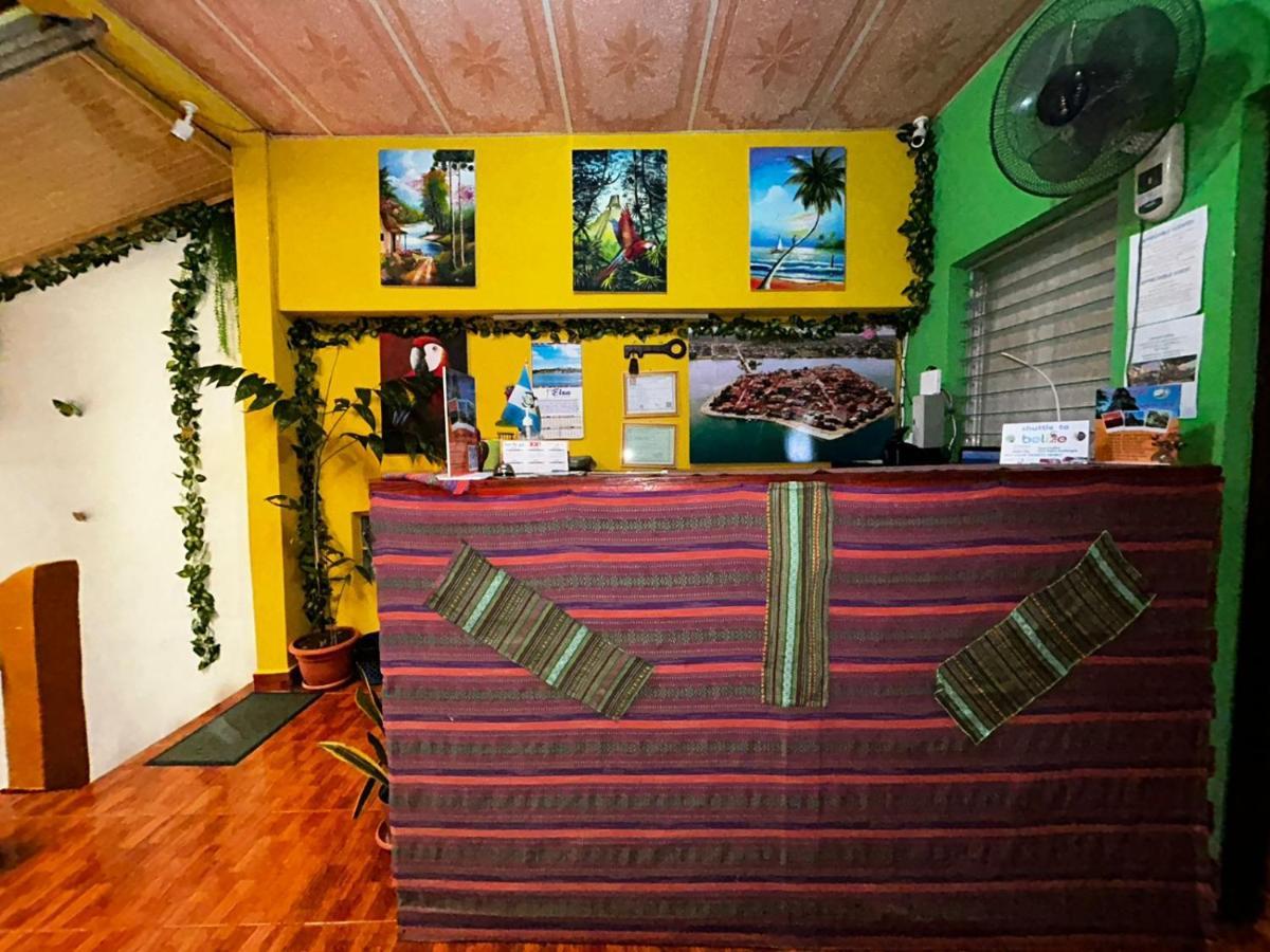 Casa Maya Itza Flores Buitenkant foto