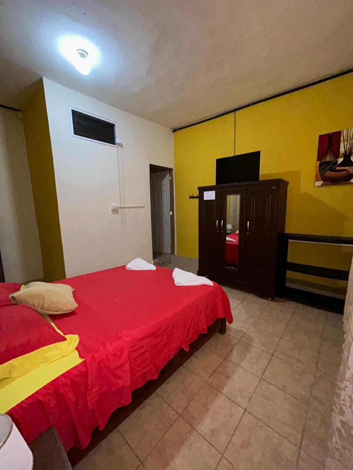 Casa Maya Itza Flores Buitenkant foto