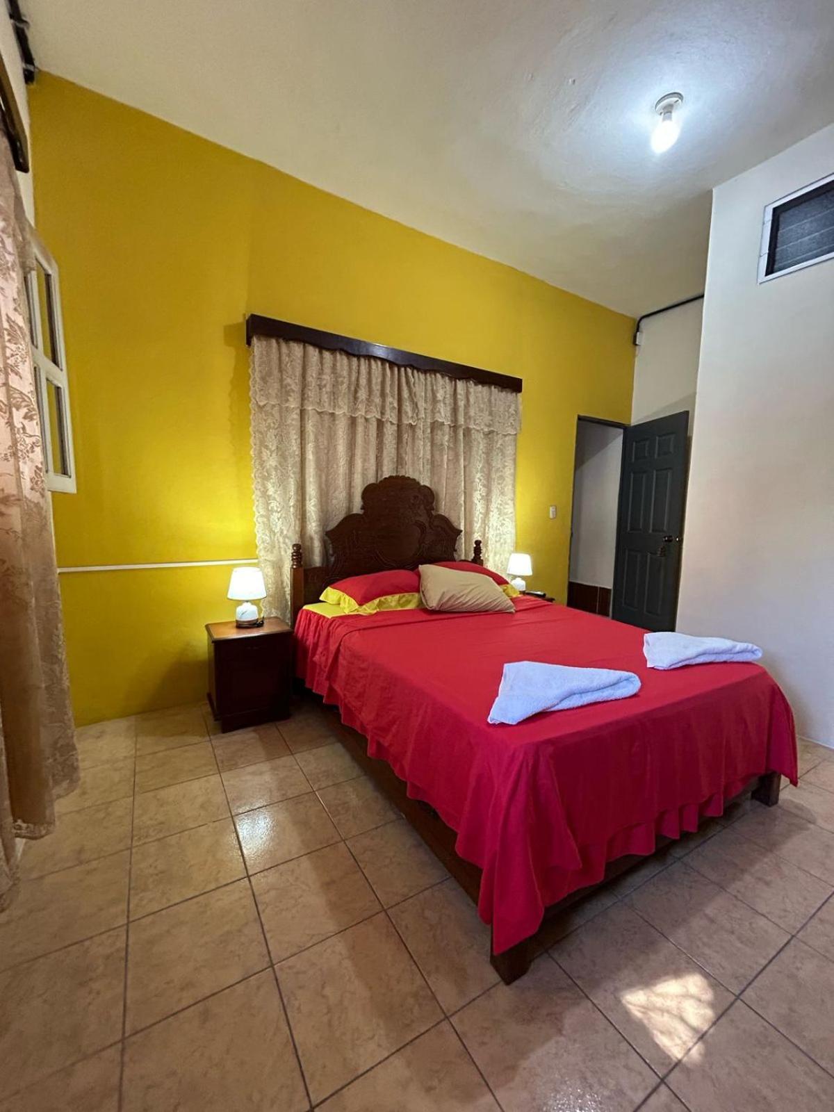 Casa Maya Itza Flores Buitenkant foto