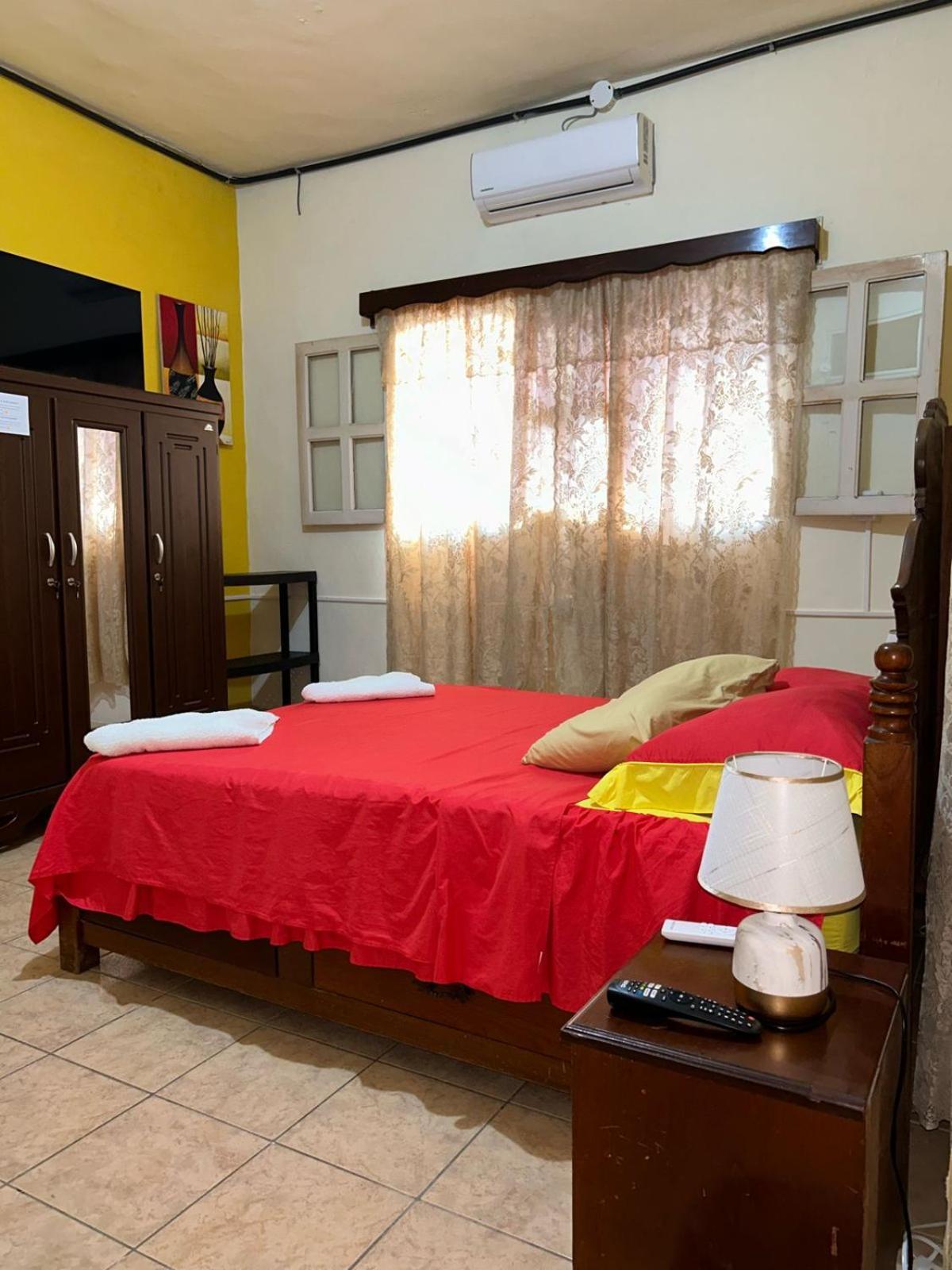 Casa Maya Itza Flores Buitenkant foto