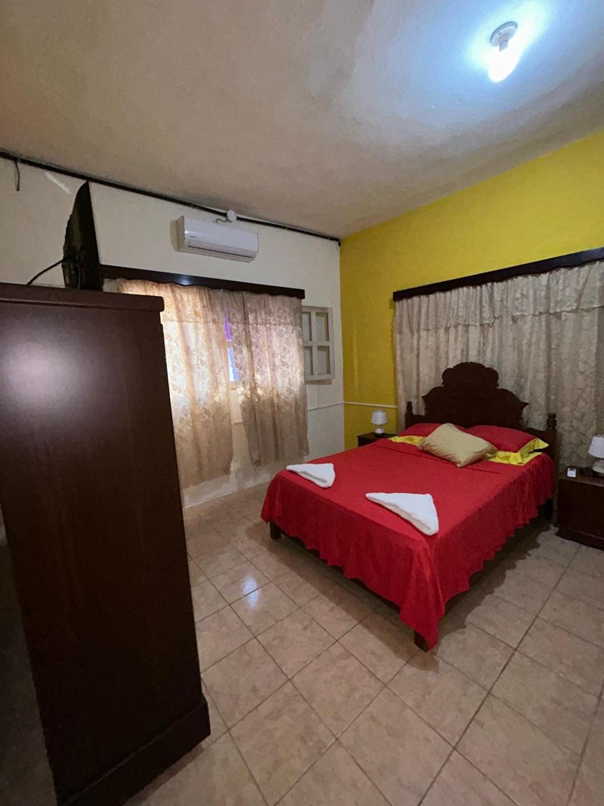 Casa Maya Itza Flores Buitenkant foto