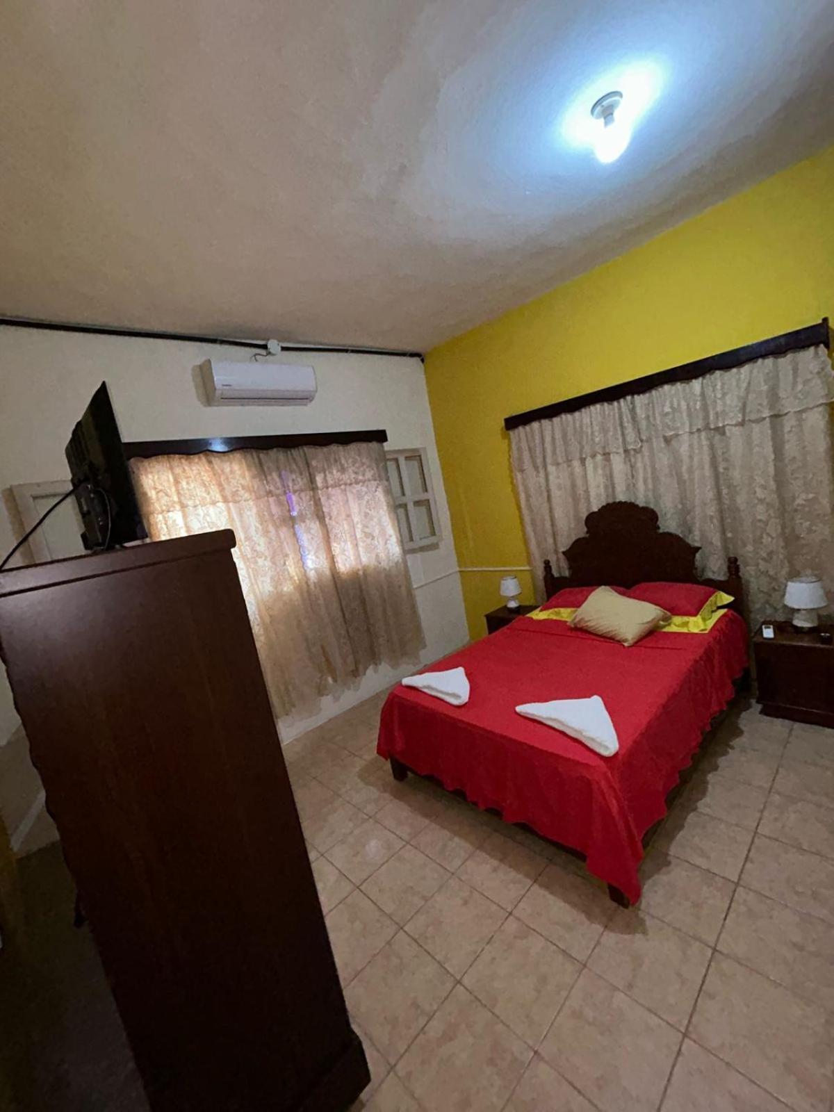 Casa Maya Itza Flores Buitenkant foto