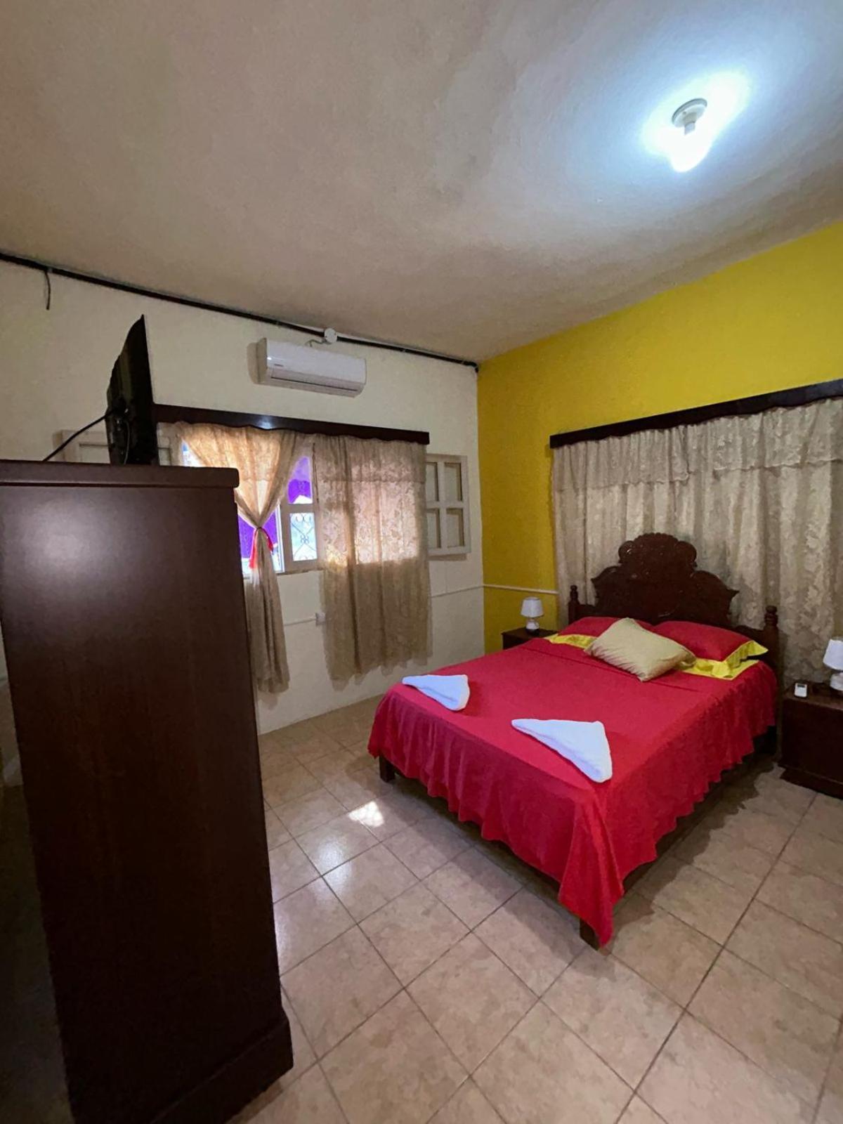 Casa Maya Itza Flores Buitenkant foto