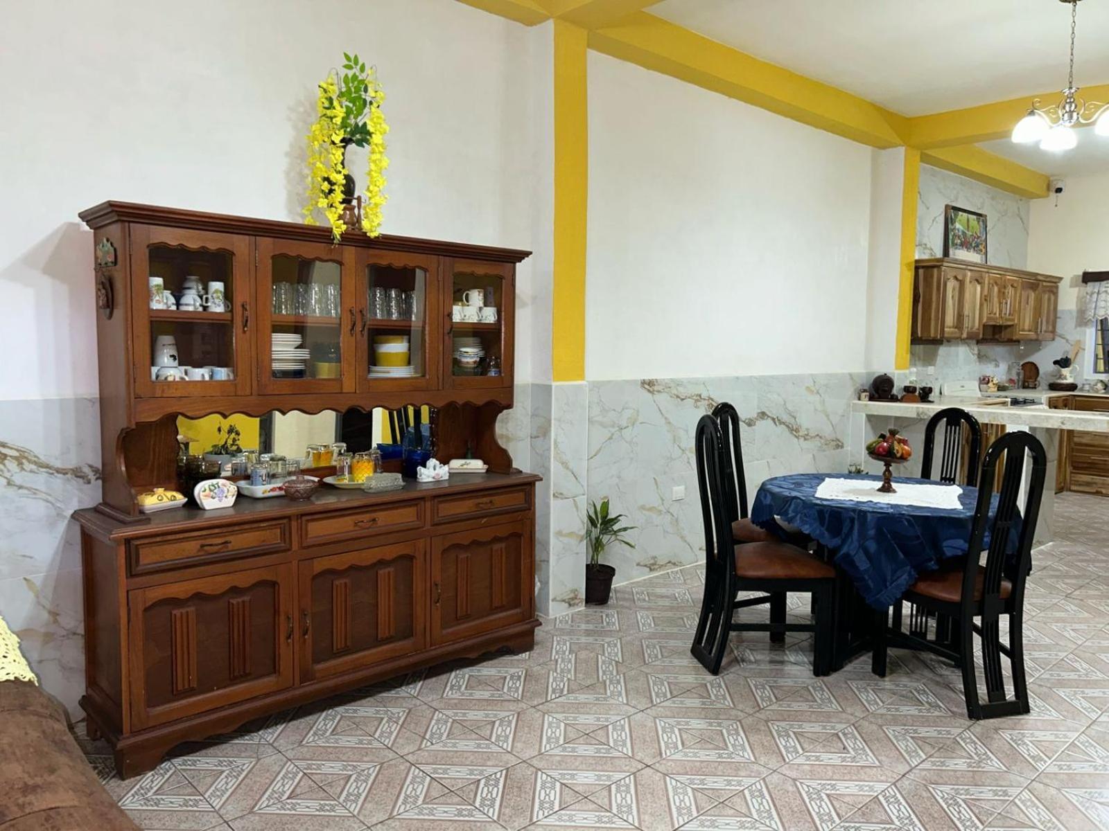 Casa Maya Itza Flores Buitenkant foto
