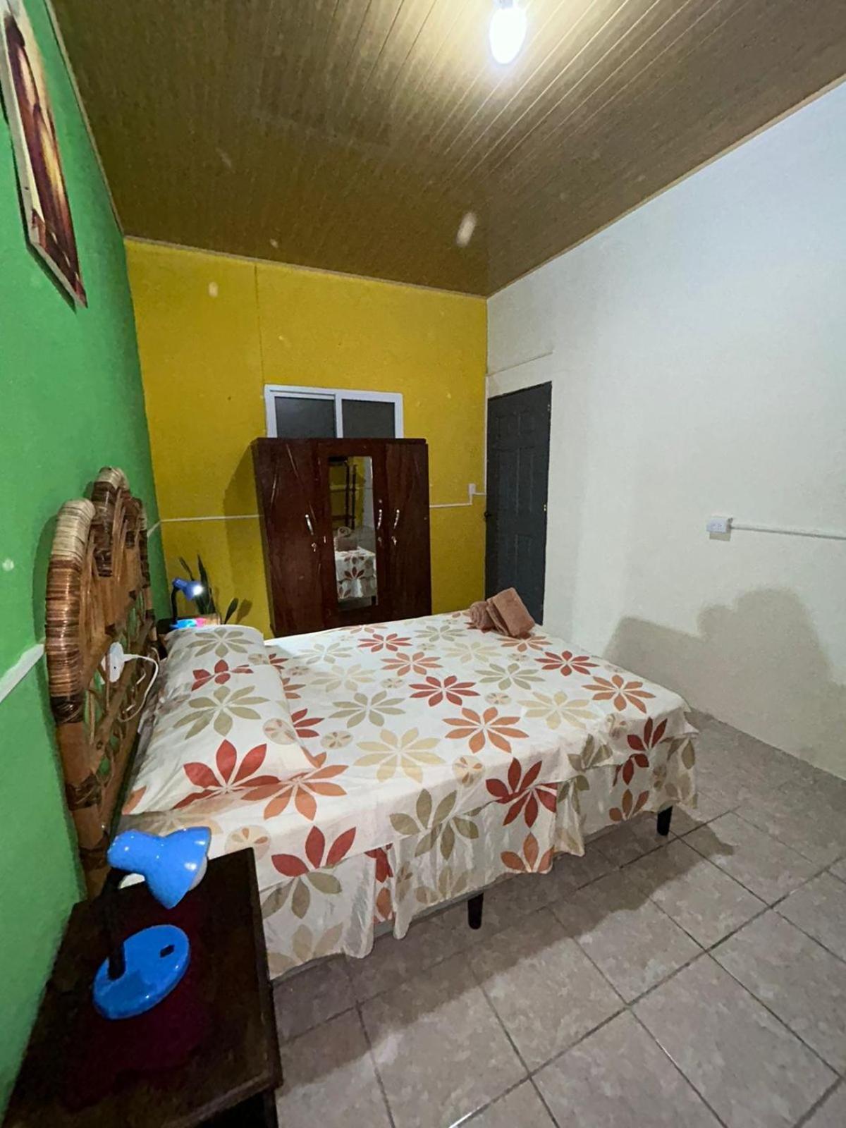 Casa Maya Itza Flores Buitenkant foto