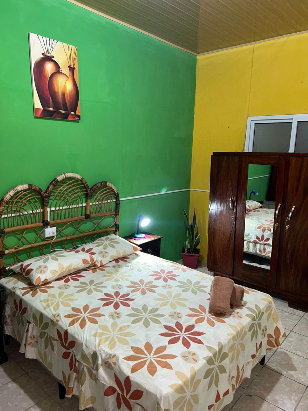 Casa Maya Itza Flores Buitenkant foto