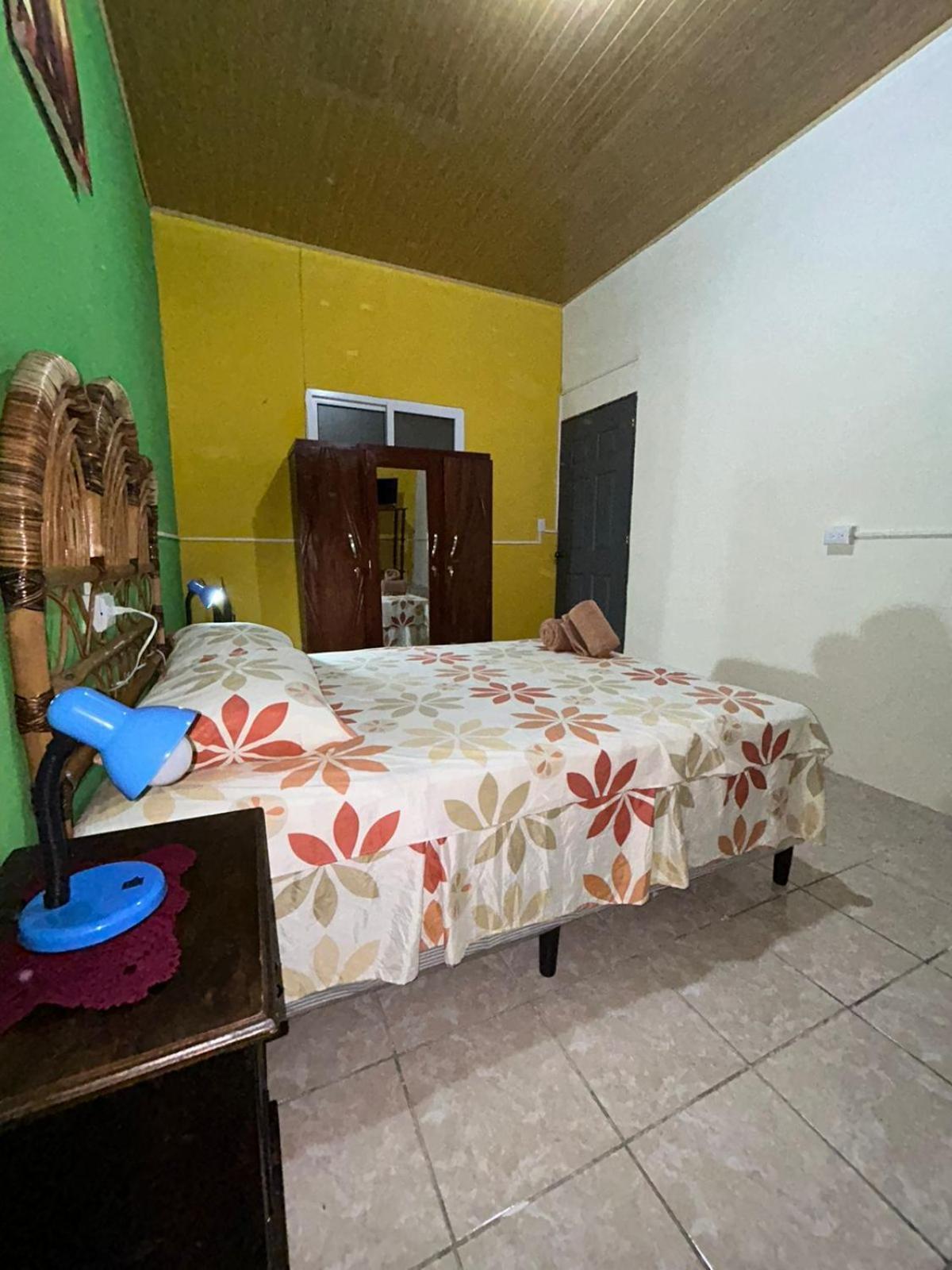 Casa Maya Itza Flores Buitenkant foto