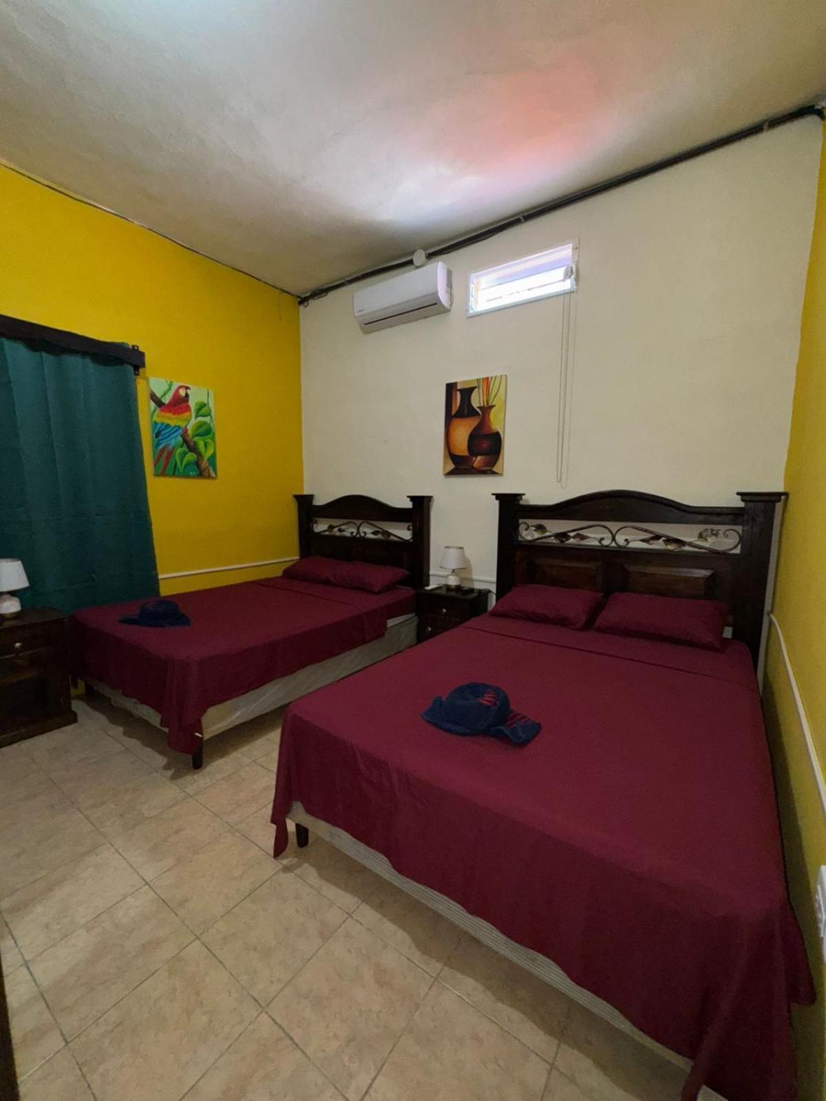 Casa Maya Itza Flores Buitenkant foto