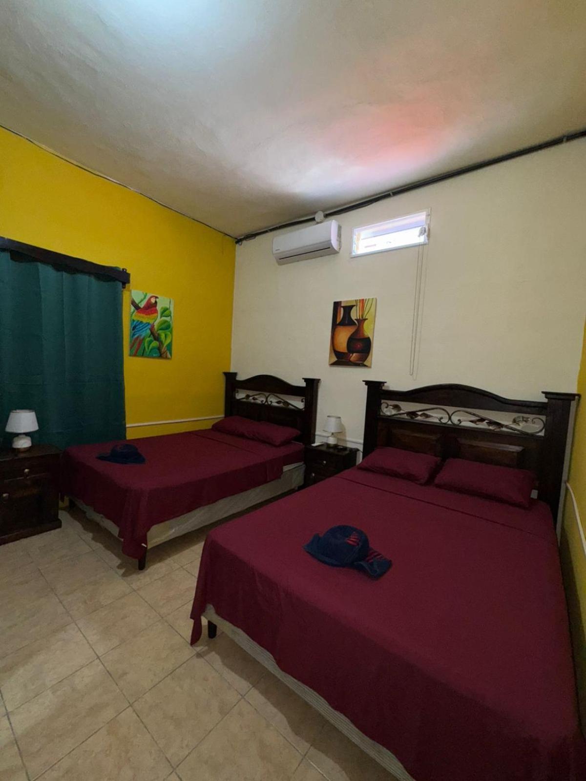 Casa Maya Itza Flores Buitenkant foto