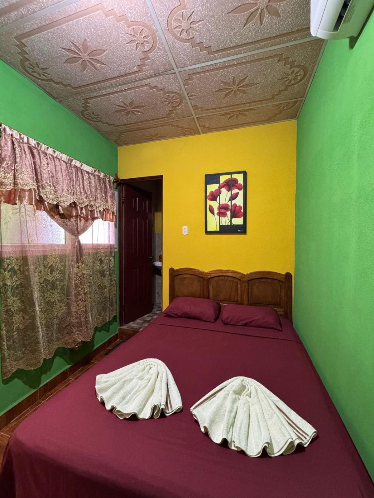 Casa Maya Itza Flores Buitenkant foto