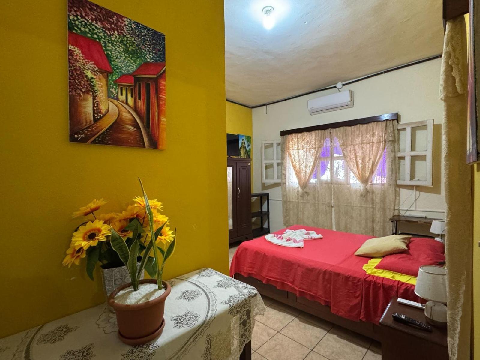 Casa Maya Itza Flores Buitenkant foto