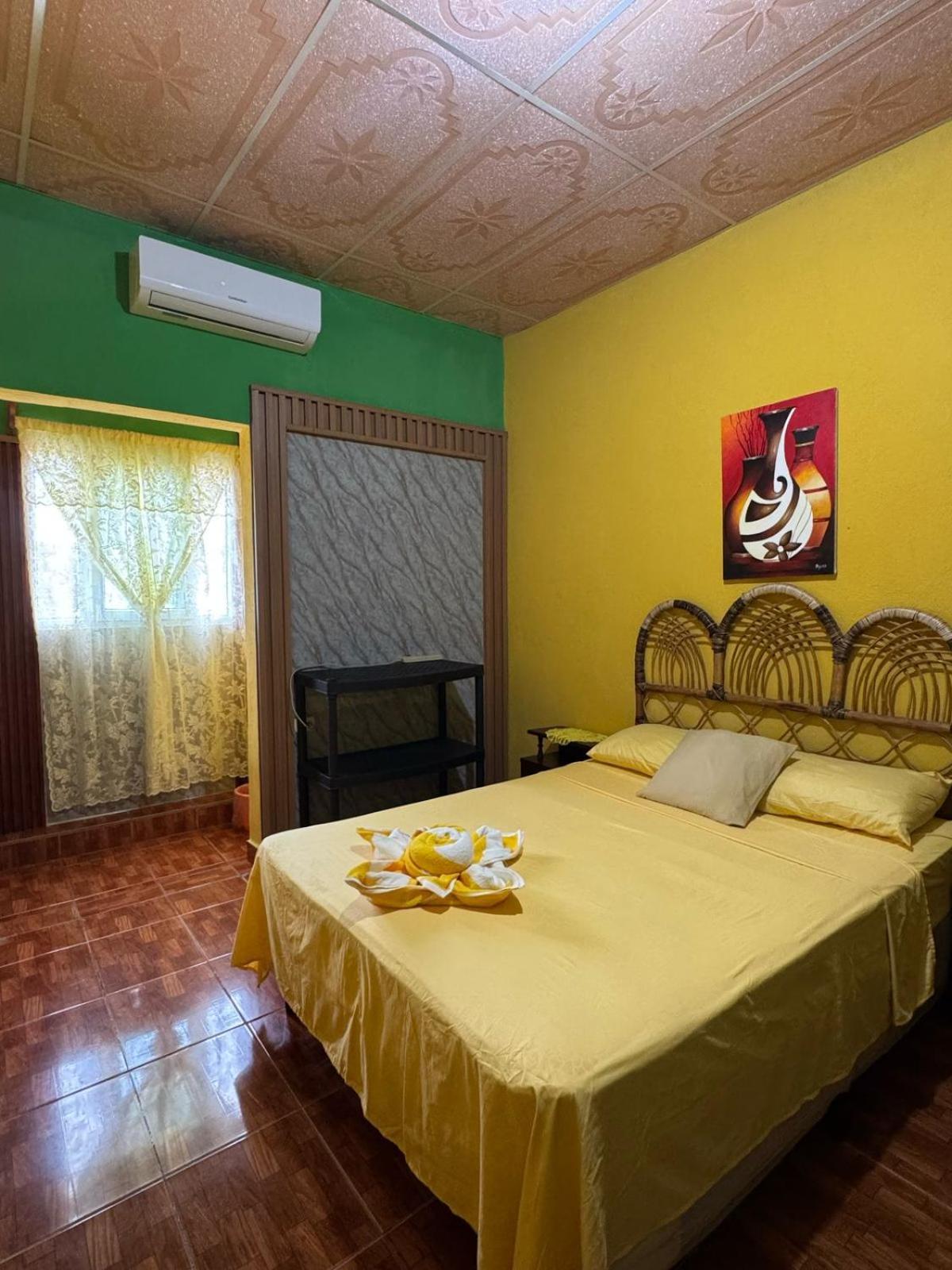 Casa Maya Itza Flores Buitenkant foto