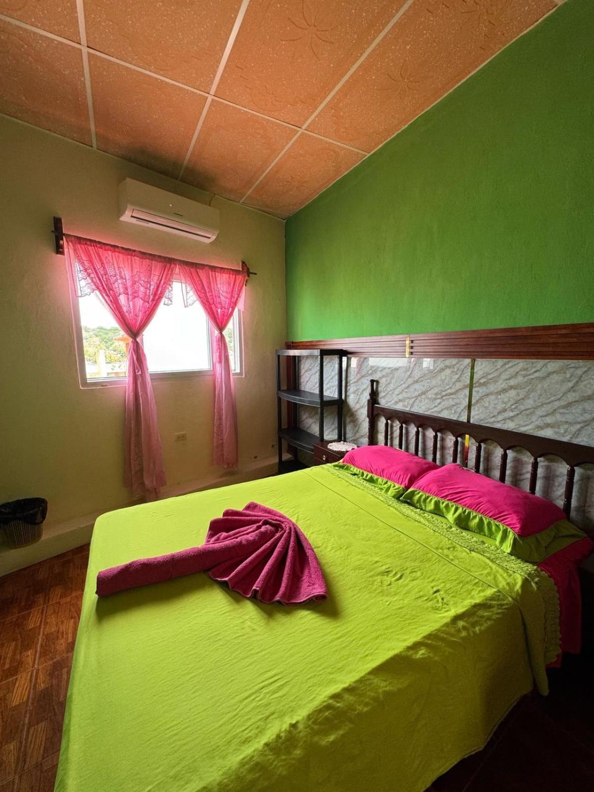 Casa Maya Itza Flores Buitenkant foto