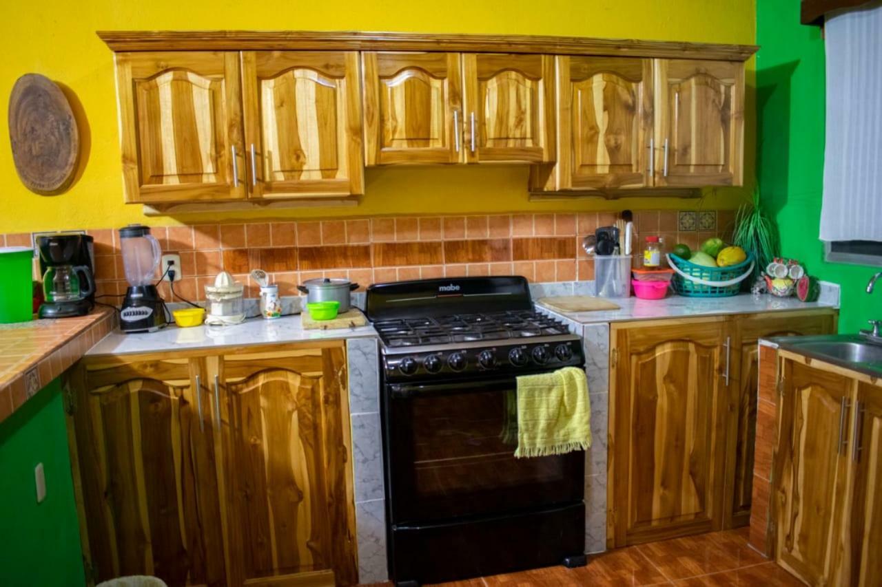 Casa Maya Itza Flores Buitenkant foto