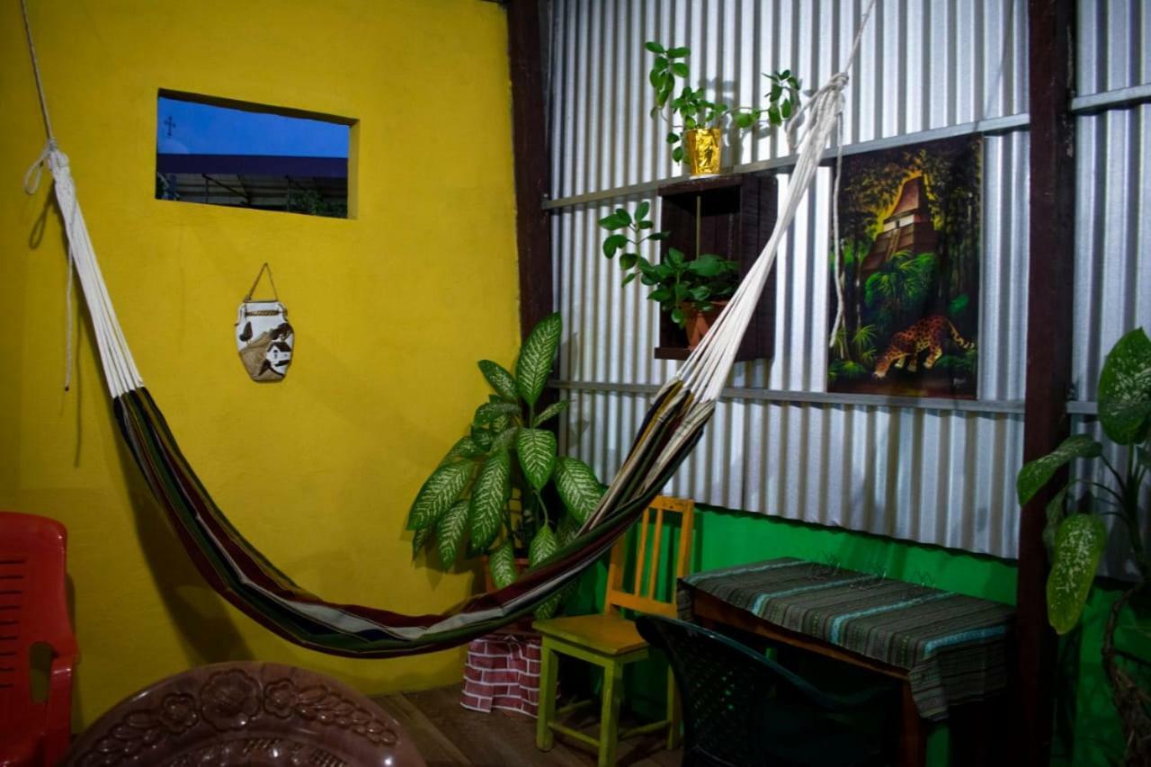 Casa Maya Itza Flores Buitenkant foto